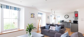 First-Floor Georgian Apartment with Terrace and Sea Views in Boscastle
