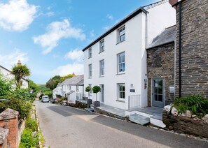 Exterior - First-Floor Georgian Apartment with Terrace and Sea Views in Boscastle (Boscastle)