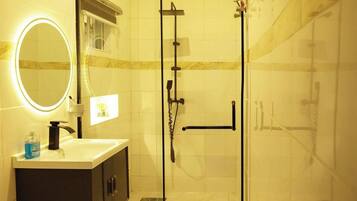 Deluxe Room, Balcony, City View | Bathroom | Free toiletries, hair dryer, towels, soap