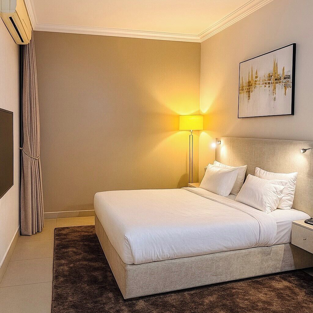 Quarto luxo, sacada, vista para a cidade | Escrivaninha, espaço de trabalho para notebook, cortinas blackout