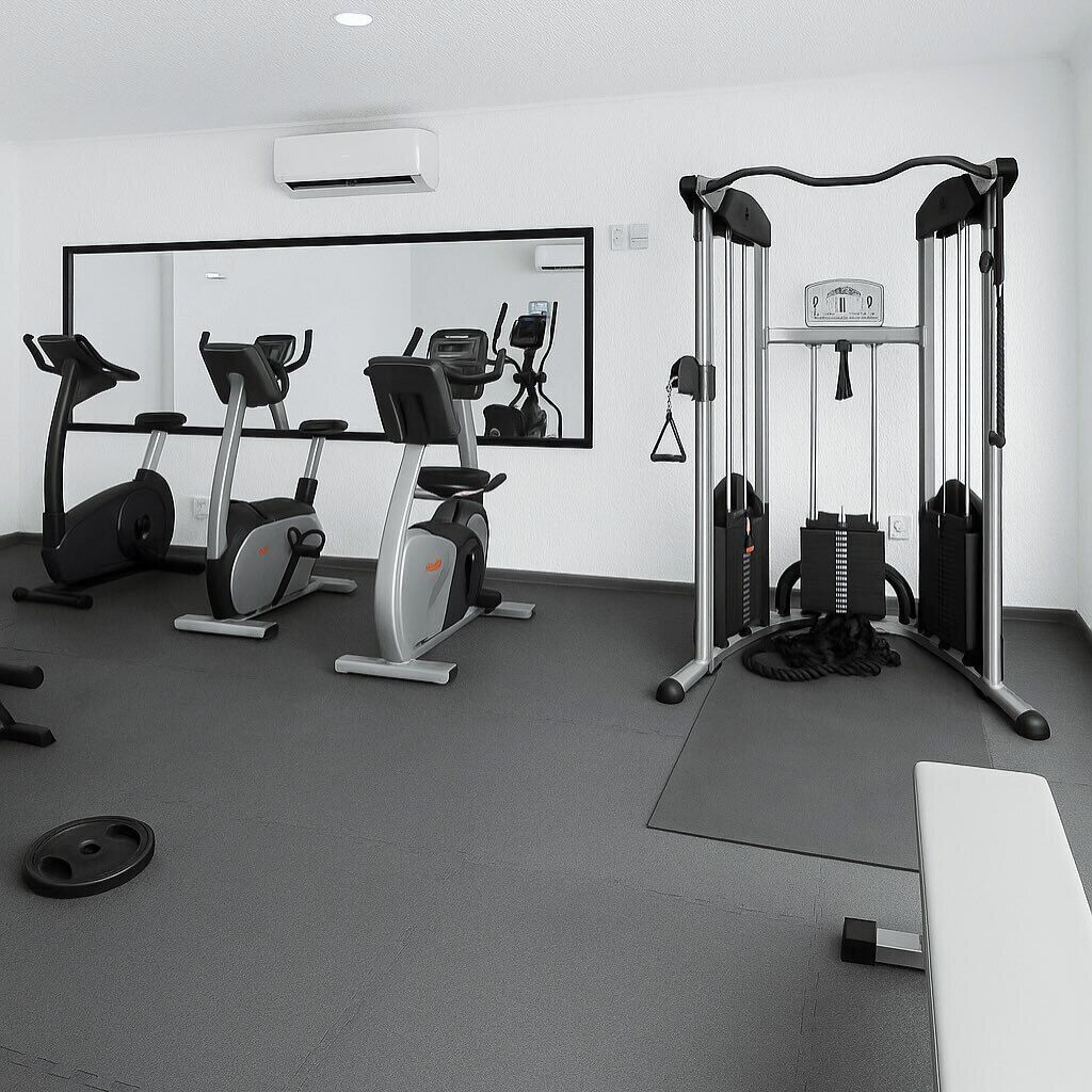 Quarto luxo, sacada, vista para a cidade | Sala de fitness