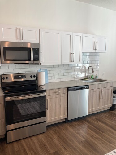 Cozy 1-bedroom apartment with AC in delightful Midvale