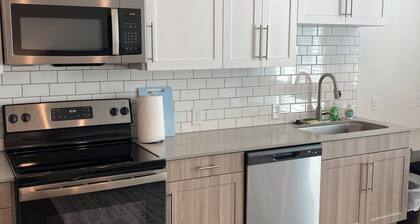 Cozy 1-bedroom apartment with AC in delightful Midvale