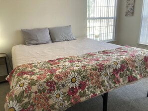 1 bedroom, Internet, bed sheets - Cozy 1-bedroom apartment with AC in delightful Midvale (Midvale)