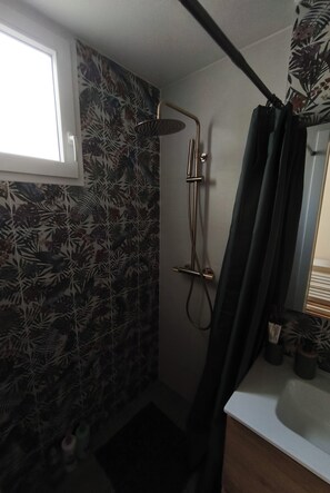 Shower, hair dryer, towels, soap - Léstanc de Consuelo (Riola)