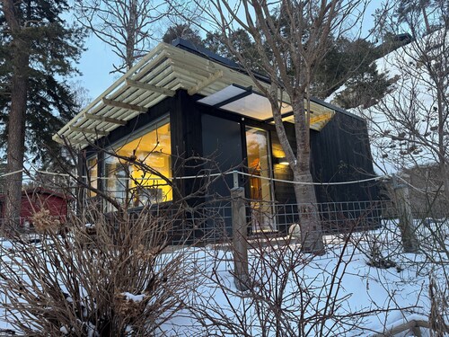 New & modern guest house 70 metres from the fjord