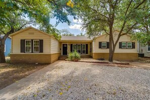 Exterior - High Plains Hacienda - 3BR/2BA - Tech Terrace (Lubbock)