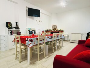 Dining - Independent Villa in Alcamo for real Pet Lovers, large garden space and relaxation (Alcamo)
