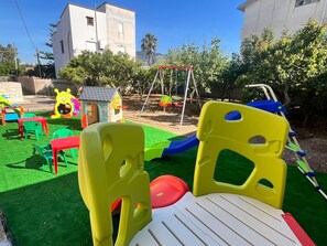 Children’s area - Independent Villa in Alcamo for real Pet Lovers, large garden space and relaxation (Alcamo)