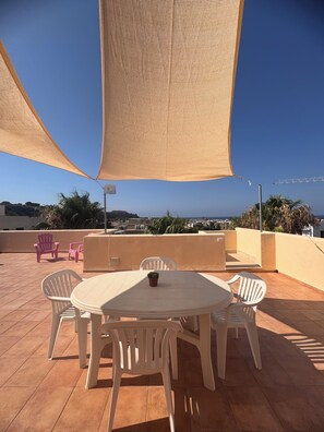 Outdoor dining - Lighthouse to the Horizon (San Vito Lo Capo)
