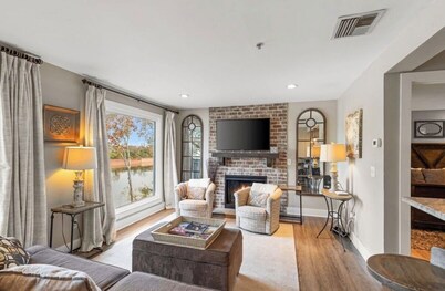 NEWLY LISTED & Remodeled Condo, Pool, & Free Park .7 Mile to Broadway 🎸🎶🪕🎼🎻🎵