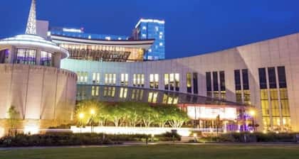 NEWLY LISTED & Remodeled Condo, Pool, & Free Park .7 Mile to Broadway 🎸🎶🪕🎼🎻🎵