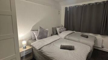 3 bedrooms, iron/ironing board, WiFi