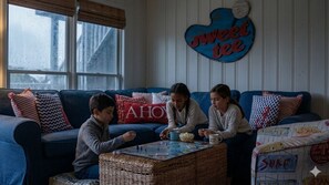 Interior - Sweet Tee: Costal Cottage, Steps from the Beach (Ocean Isle Beach)