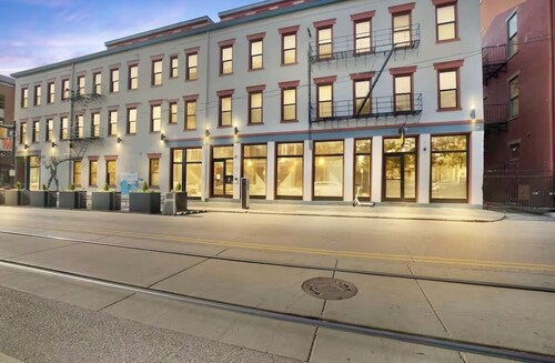 Cozy OTR loft steps from Washington Park with free parking - Sleeps four