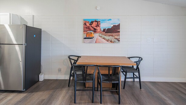Apartment | Dining - Dwell 7003-3 (Scottsdale)