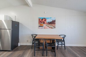 Apartment | Dining - Dwell 7003-3 (Scottsdale)