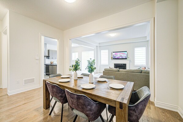 Dining - Very Modern New Luxury House in Richmond Hill (Richmond Hill)