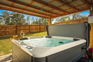 Bañera de hidromasaje al aire libre
