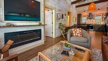 Smart TV, fireplace
