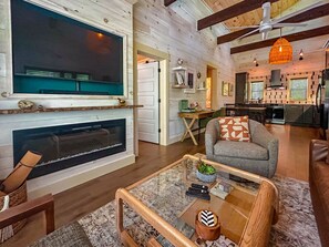 Smart TV, fireplace - Cozy Cabin w/Hot Tub + Screened Porch A True Red River Gorge Escape (Beattyville)