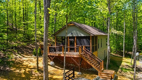 Hot Tub Cabin + Screened Porch | Red River Gorge