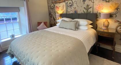 Quaint Irish Cottage in the very heart of Kinsale Town