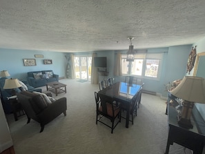 Smart TV - Cozy and Spacious 2 Bedroom (Wells)