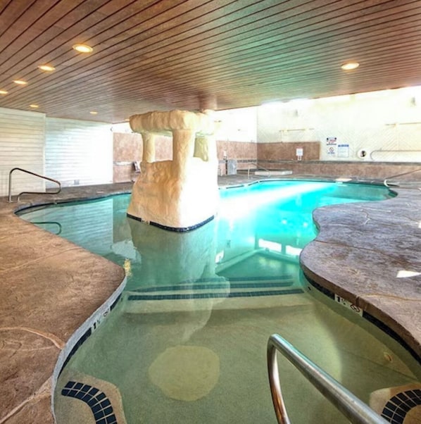 室內泳池、室外泳池