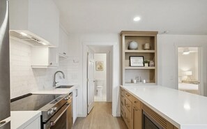 Fridge, microwave, oven, stovetop - Free Shuttle with free ski tunes/wax | Pool, Hot Tub, Tennis, Golf Red Pine F2 (Park City)