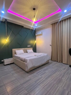 Family Oda, Balkon, Şehir Manzaralı | Masa, dizüstü bilgisayar çalışma alanı, güneşlik/perde, ses yalıtımı 
