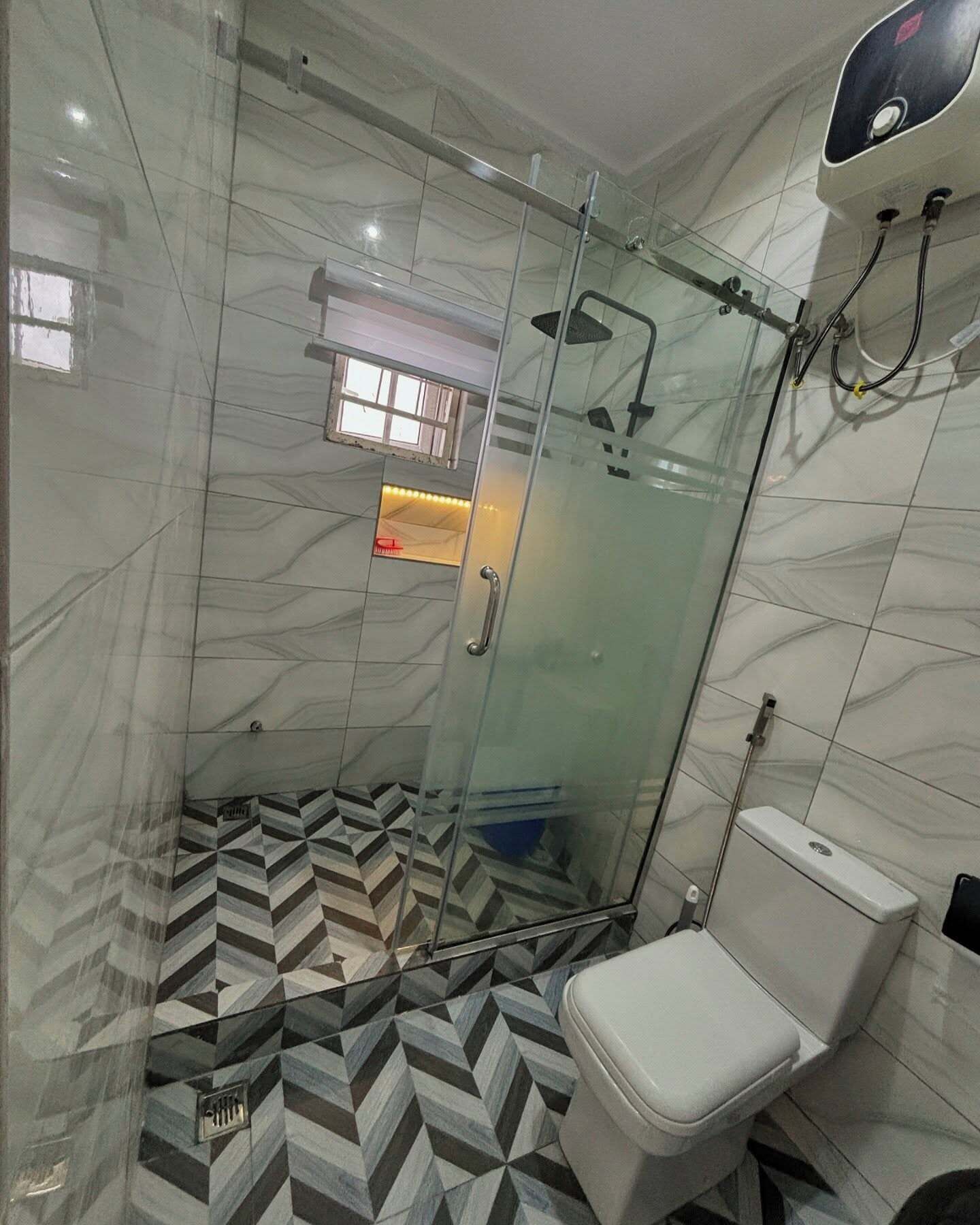 Chambre Familiale, balcon, vue ville | Salle de bain