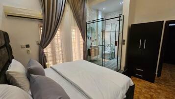 Family Room, Balcony, City View | Desk, laptop workspace, blackout drapes, soundproofing