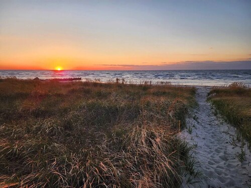 3BR/2BA Beach House • Sleeps 10 • Walk to Beach • Near Wildwood / Cape May