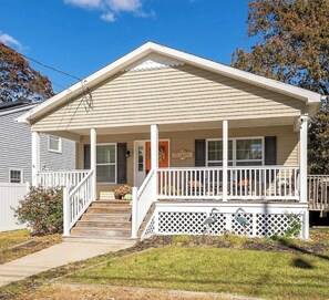 Exterior - 3BR/2BA Beach House • Sleeps 10 • Walk to Beach • Epic Sunsets • Near Cape May (Lower Township)