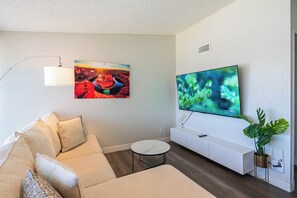 Apartment | Living area - Dwell 7011 (Scottsdale)