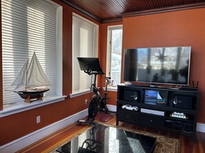 Interior - Delightful 3-bedroom home with private backyard garden oasis - near Brown, RISD (Providence)