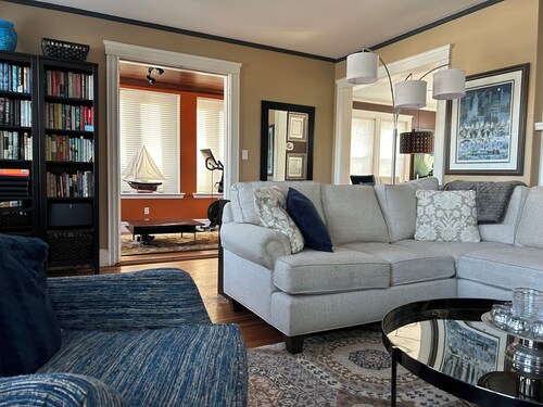 Delightful 3-bedroom home with private backyard garden oasis - near Brown, RISD