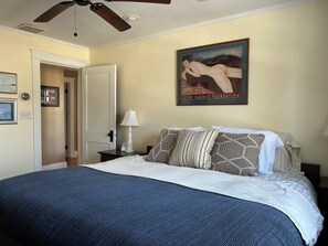 3 bedrooms, iron/ironing board, WiFi, bed sheets - Delightful 3-bedroom home with private backyard garden oasis - near Brown, RISD (Providence)