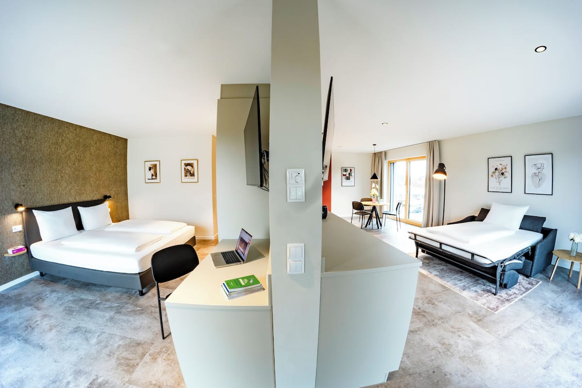 Apartment XXL | Desk, laptop workspace, iron/ironing board, free WiFi