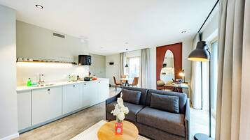 Apartment XL | Private kitchen | Fridge, microwave, stovetop, dishwasher