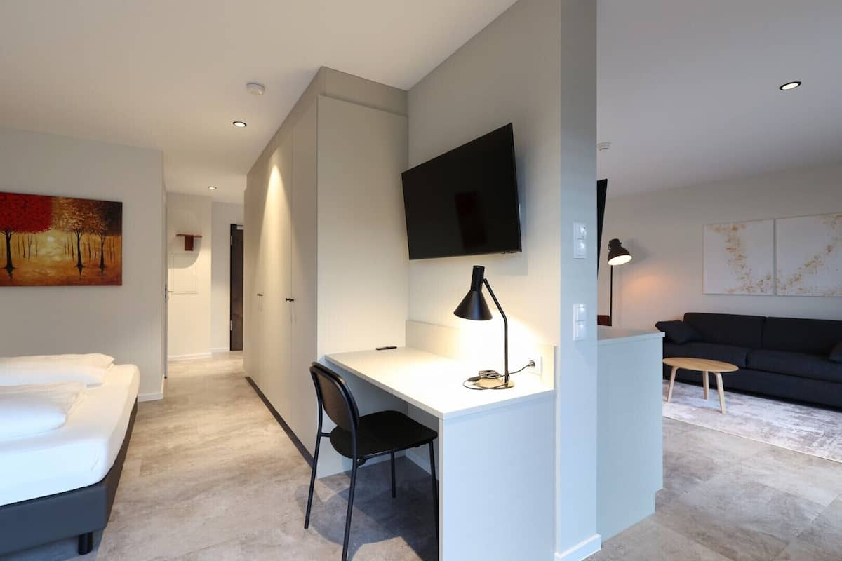 Desk, laptop workspace, iron/ironing board, free WiFi