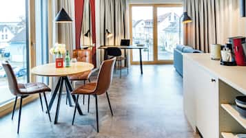 Apartment XL | Essbereich im Zimmer
