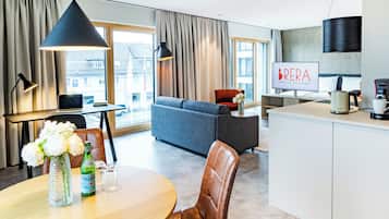 Apartment XL | Essbereich im Zimmer