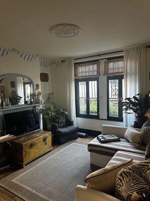 Living area - Charming 1-bedroom apartment in Mayfair, the heart of London. (London)