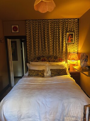 1 bedroom, iron/ironing board, WiFi, bed sheets - Charming 1-bedroom apartment in Mayfair, the heart of London. (London)