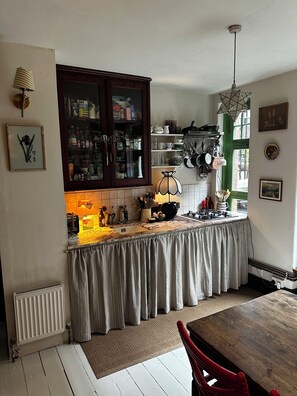 Private kitchen - Charming 1-bedroom apartment in Mayfair, the heart of London. (London)