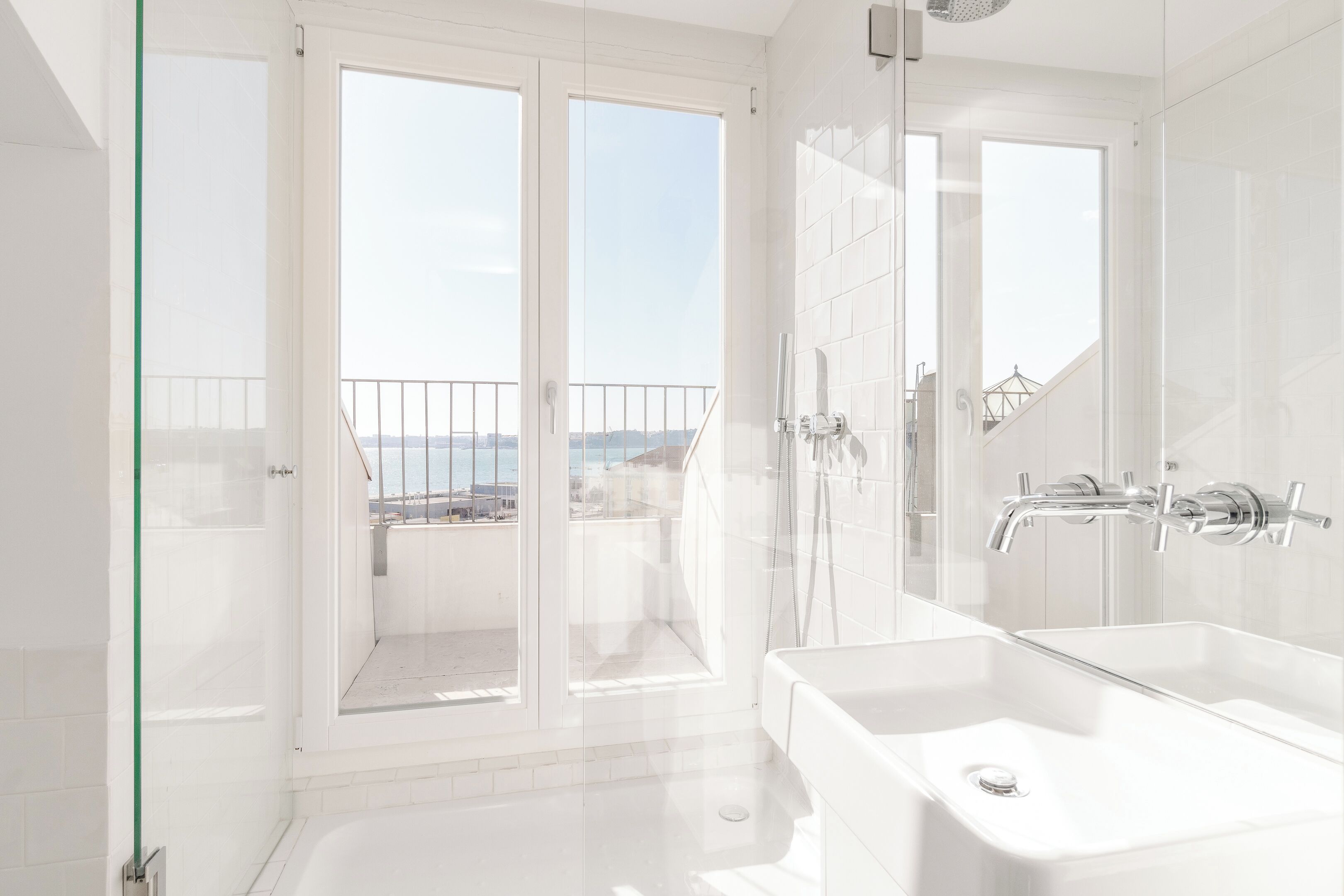 Shower, hair dryer, towels, shampoo