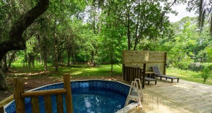 Pet-Friendly Lakeside Gem - Private Pool, Fire Pit & Huge Yard Near Savannah