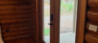 Lake cabin pet friendly with pool near Savannah